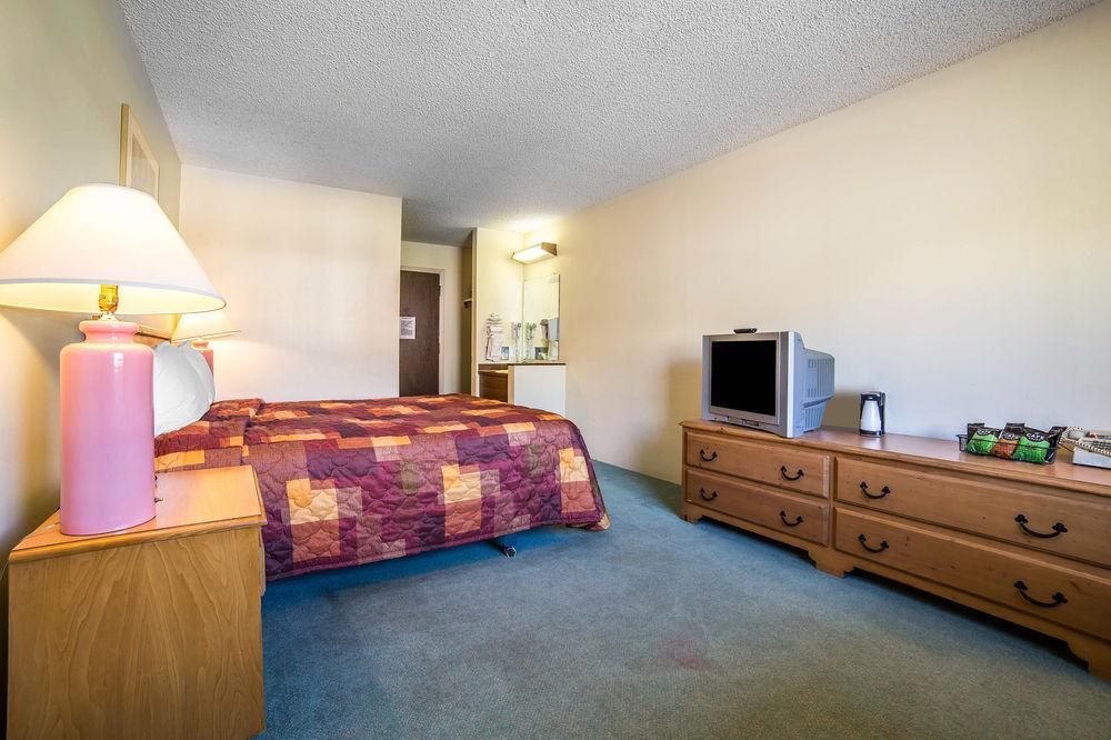 Rodeway Inn Billings Logan Intl Airport Near St Vincent Hospital Екстериор снимка